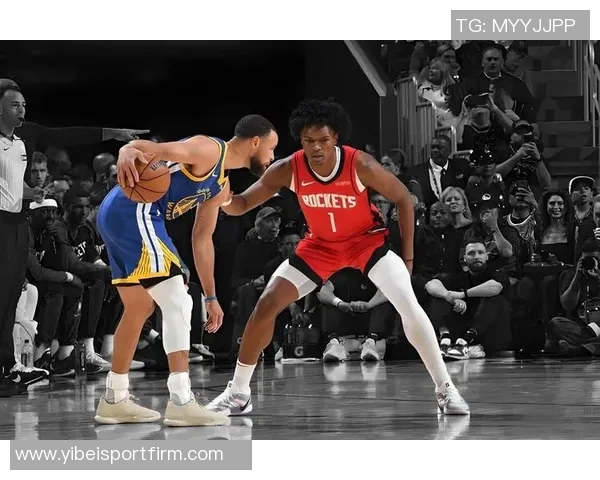 Lowe称赞三球进攻能力出众难以找到类似球员 Lowe称赞三球进攻能力出众难以找到类似球员