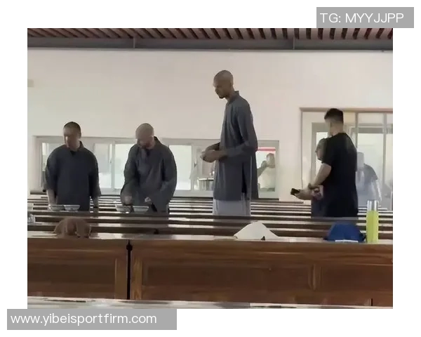 巴爷调侃文班身高秘密少林寺剃头时被拉长的幽默猜想 巴爷调侃文班身高秘密少林寺剃头时被拉长的幽默猜想