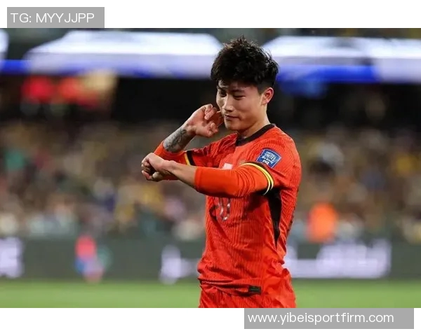 泰山队第72分钟进攻失误谢文能传中直接飞出底线引发球迷失望