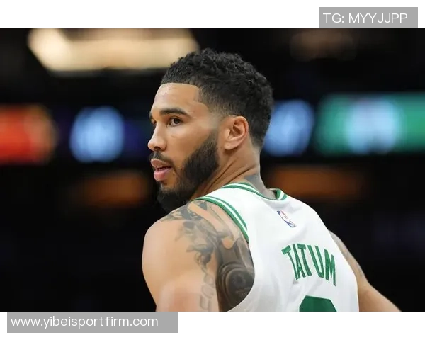 杰伦布朗半场表现抢眼17投8中三分球命中率高达60独得19分助力球队