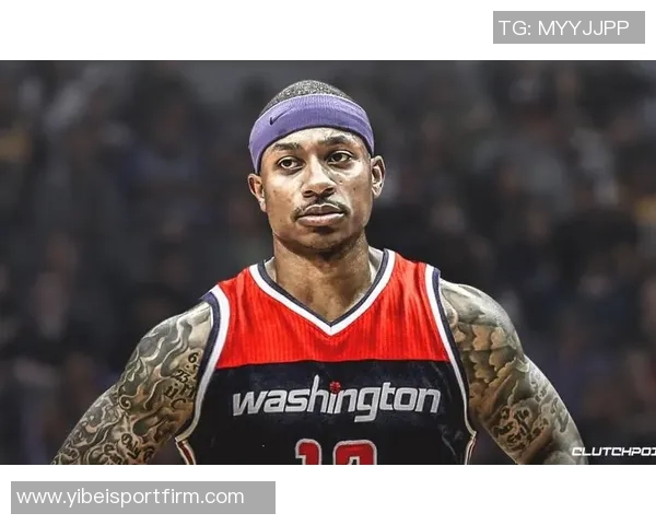 小托马斯重返母校华盛顿大学观看比赛社交媒体热情欢迎他回归