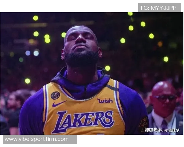 詹姆斯谈防守策略愿意放中距离两分太阳队表现出色投篮命中率高